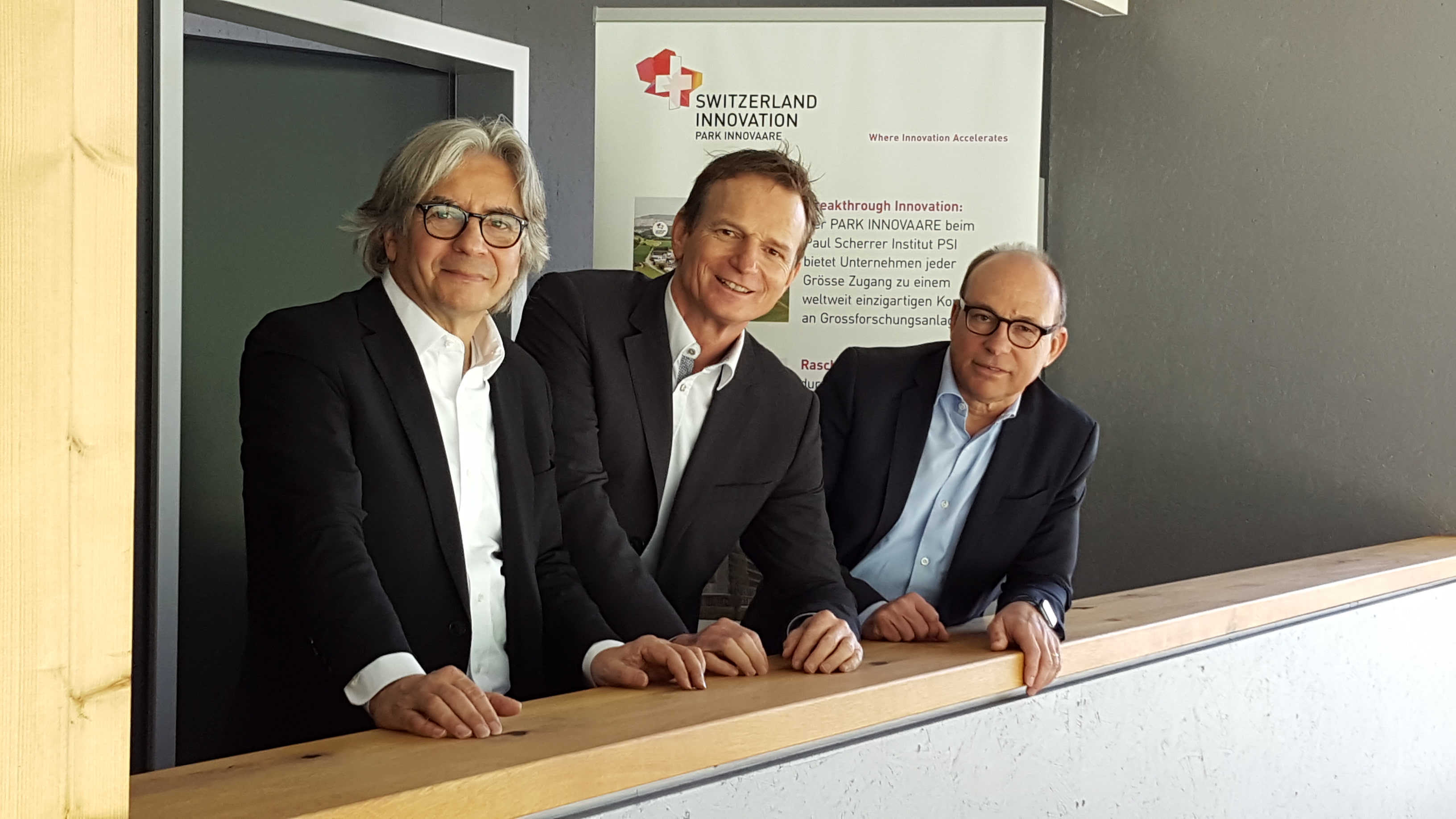 (v.l.n.r.): Daniel Kündig, CEO innovAARE AG, Dr. Benno Rechsteiner, zukünftiger CEO innovAARE AG, Dr. Hubert Zimmermann, Verwaltungsratspräsident innovAARE AG.