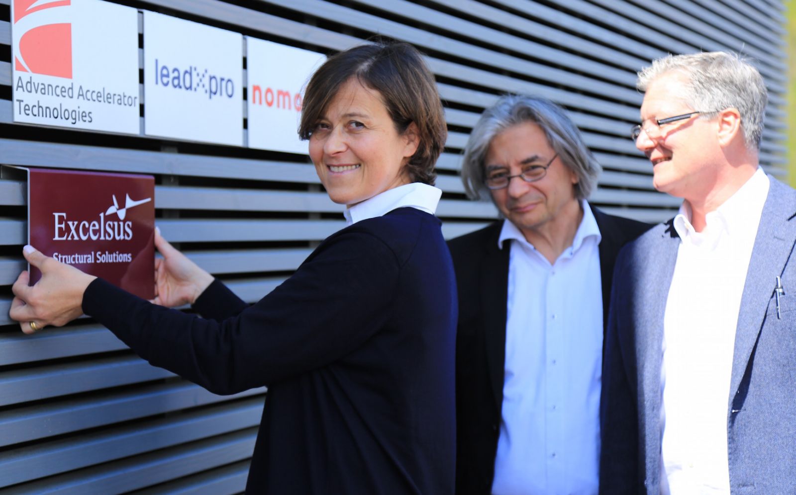 Dr. Fabia Gozzo (founder and CEO of Excelsus AG), Prof. Daniel Kündig (CEO of PARK INNOVAARE) and Dr. Giorgio Travaglini (Head of the PSI Technology Transfer department)